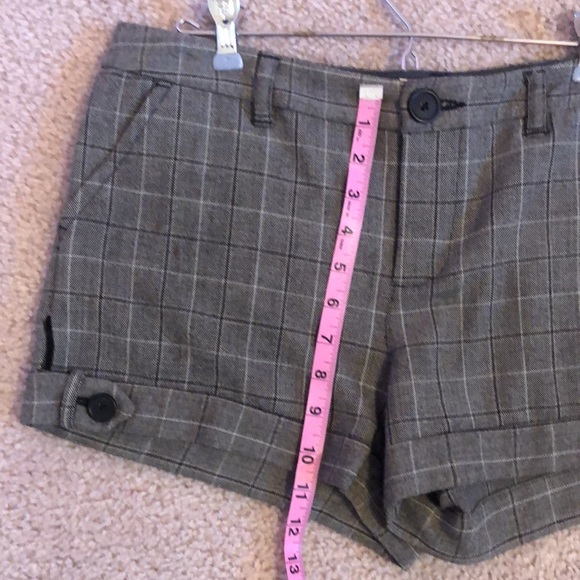 Old Navy Black/White Plaid Short, Low Rise - Picture 4 of 5